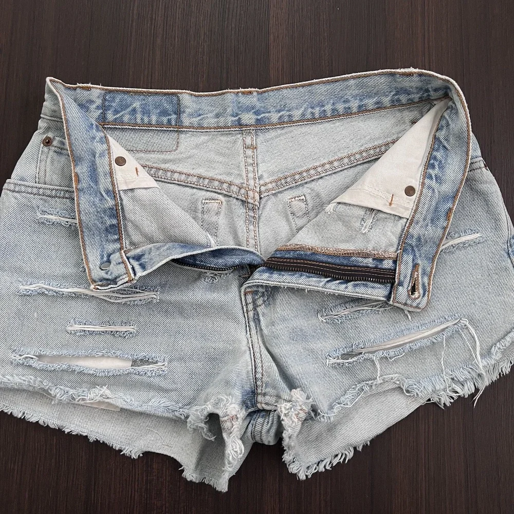 Vintage Women's Levi's 550 relaxed cutoff denim shorts size 11 jr. - Mexico
